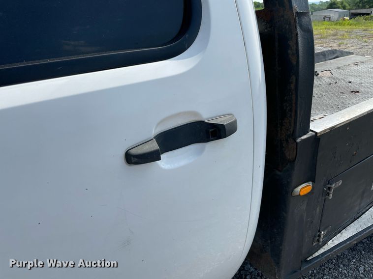 image for item NB9063 2011 GMC Sierra 3500HD  Crew Cab flatbed pickup truck