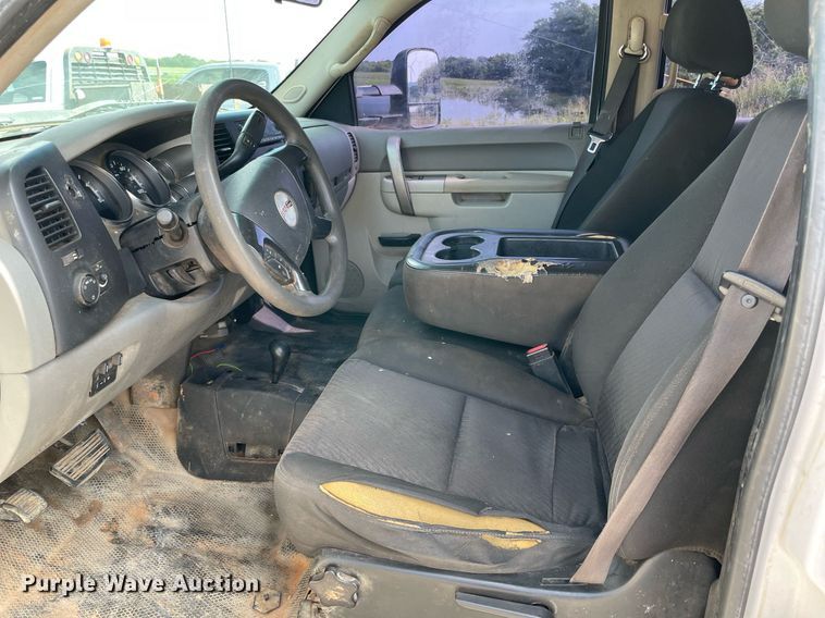 image for item NB9063 2011 GMC Sierra 3500HD  Crew Cab flatbed pickup truck