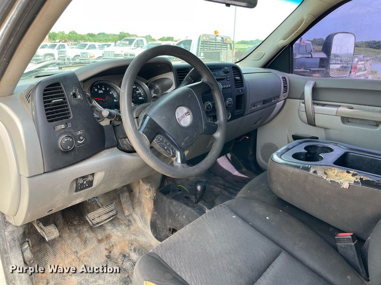 image for item NB9063 2011 GMC Sierra 3500HD  Crew Cab flatbed pickup truck