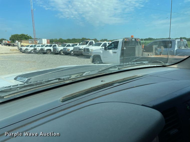 image for item NB9063 2011 GMC Sierra 3500HD  Crew Cab flatbed pickup truck