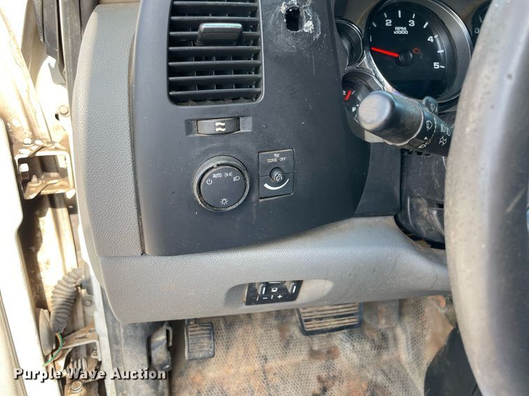 image for item NB9063 2011 GMC Sierra 3500HD  Crew Cab flatbed pickup truck