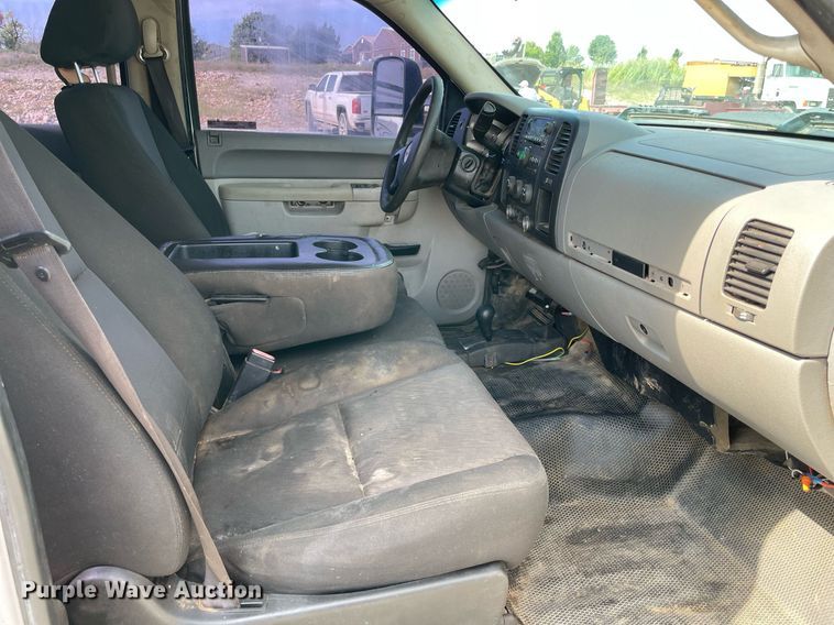 image for item NB9063 2011 GMC Sierra 3500HD  Crew Cab flatbed pickup truck