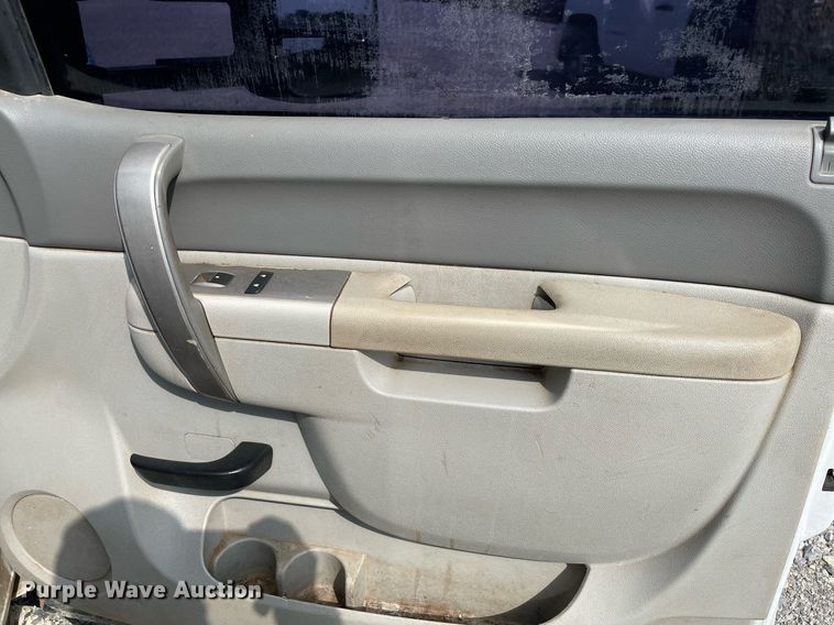 image for item NB9063 2011 GMC Sierra 3500HD  Crew Cab flatbed pickup truck