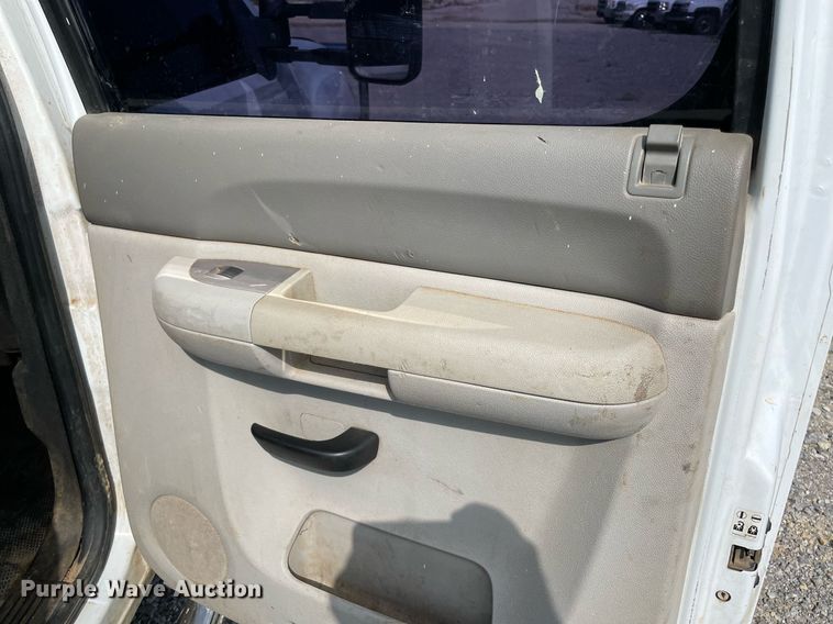 image for item NB9063 2011 GMC Sierra 3500HD  Crew Cab flatbed pickup truck