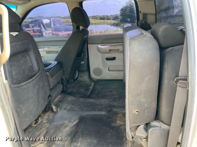 image for item NB9063 2011 GMC Sierra 3500HD  Crew Cab flatbed pickup truck