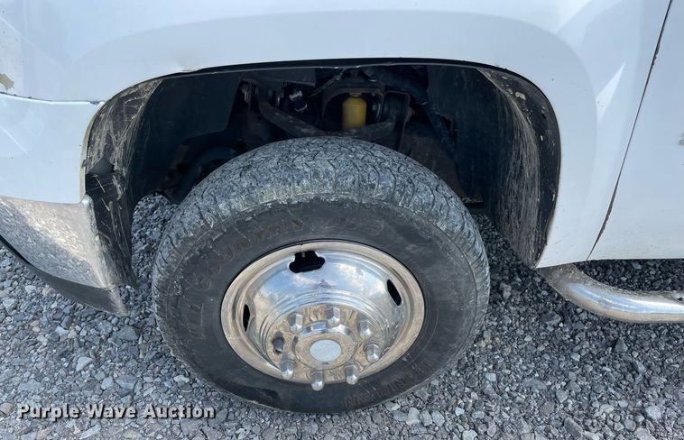 image for item NB9063 2011 GMC Sierra 3500HD  Crew Cab flatbed pickup truck