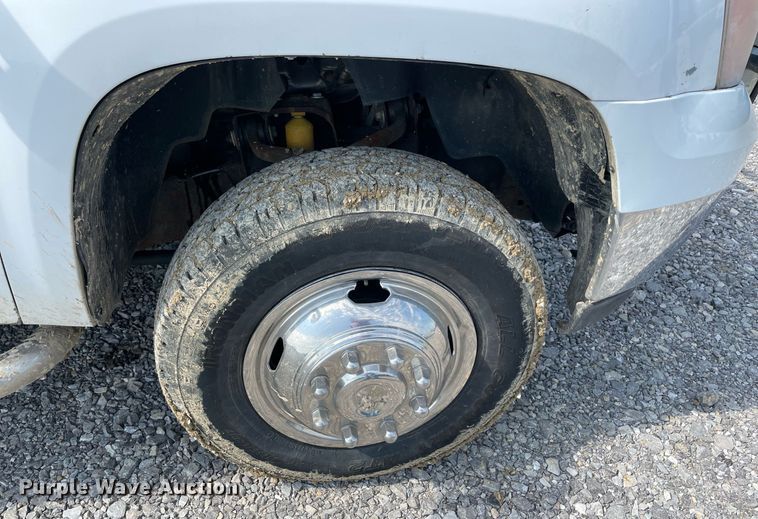 image for item NB9063 2011 GMC Sierra 3500HD  Crew Cab flatbed pickup truck