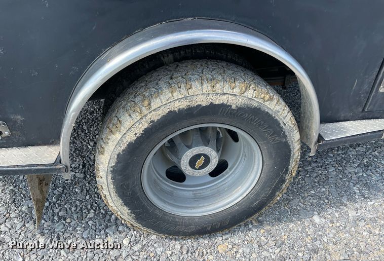 image for item NB9063 2011 GMC Sierra 3500HD  Crew Cab flatbed pickup truck