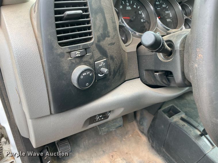 image for item NB9089 2014 GMC Sierra 2500HD bale bed pickup truck