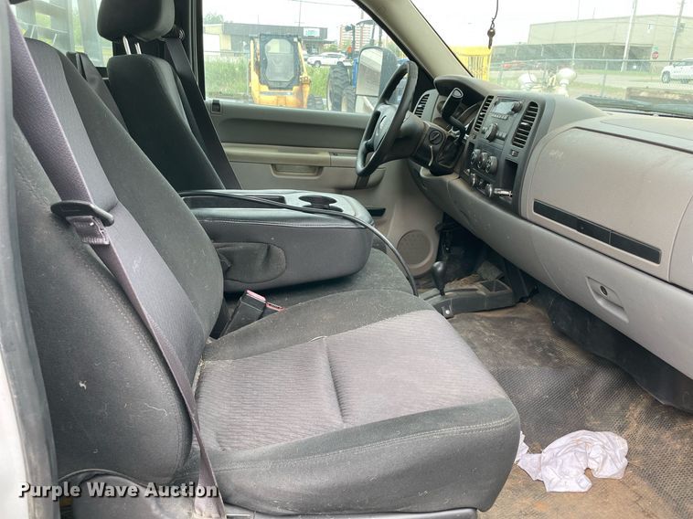 image for item NB9089 2014 GMC Sierra 2500HD bale bed pickup truck