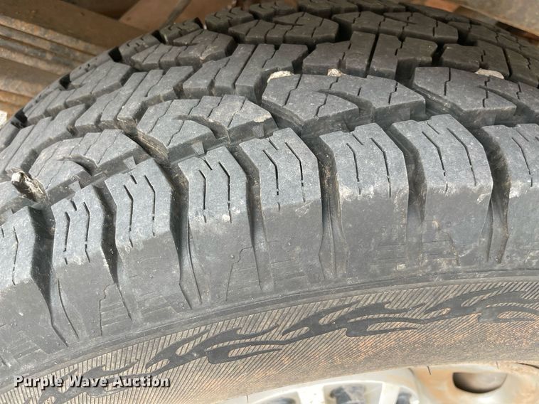 image for item NB9089 2014 GMC Sierra 2500HD bale bed pickup truck