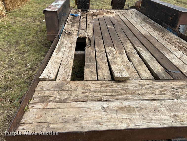 image for item NE9048 equipment trailer