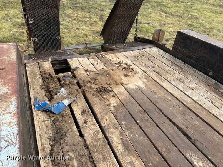 image for item NE9048 equipment trailer