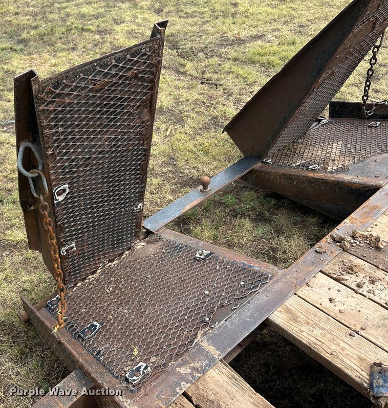 image for item NE9048 equipment trailer