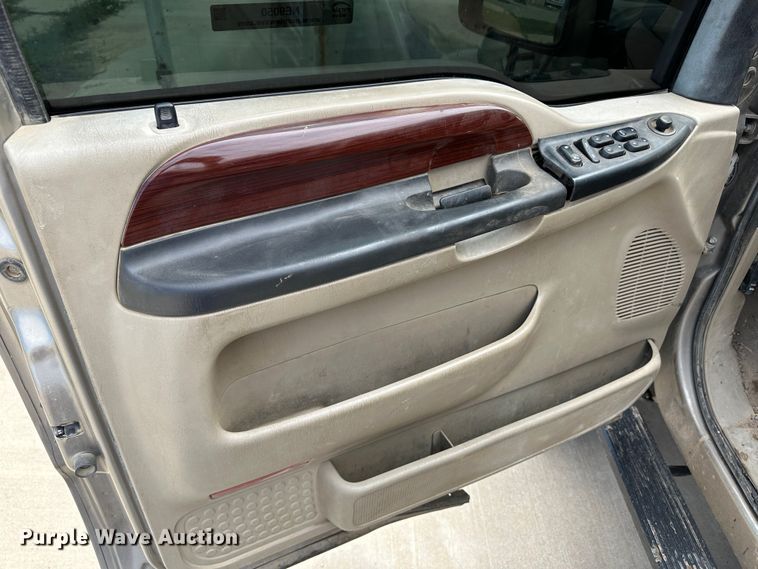 image for item NE9050 2007 Ford F350 Super Duty  Crew Cab pickup truck