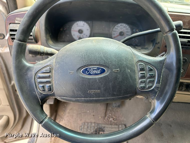 image for item NE9050 2007 Ford F350 Super Duty  Crew Cab pickup truck