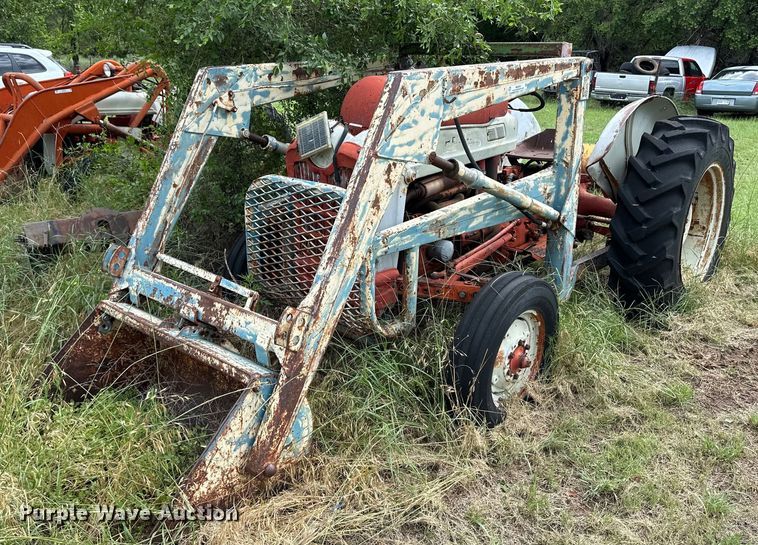 image for item NE9055 Ford 4000  tractor