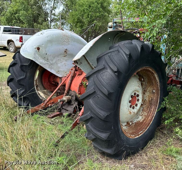 image for item NE9055 Ford 4000  tractor