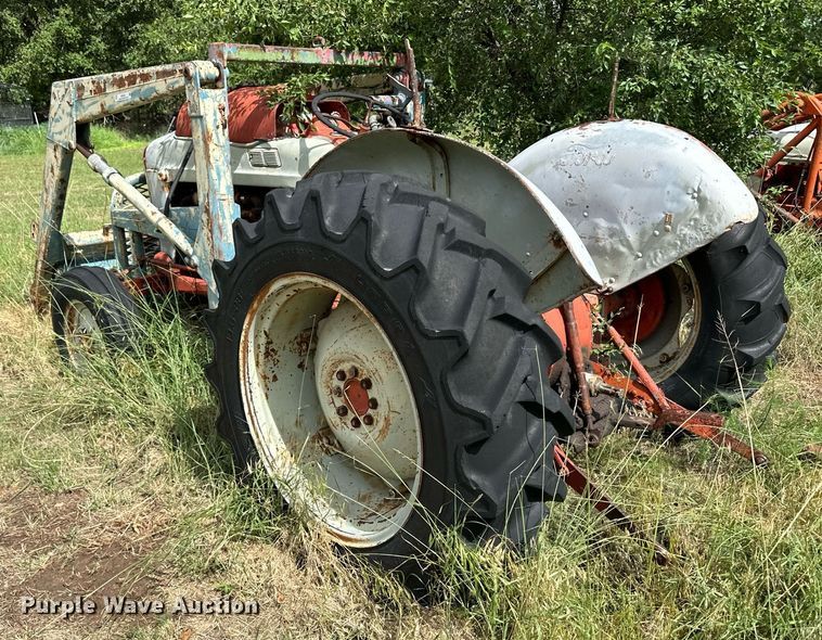 image for item NE9055 Ford 4000  tractor