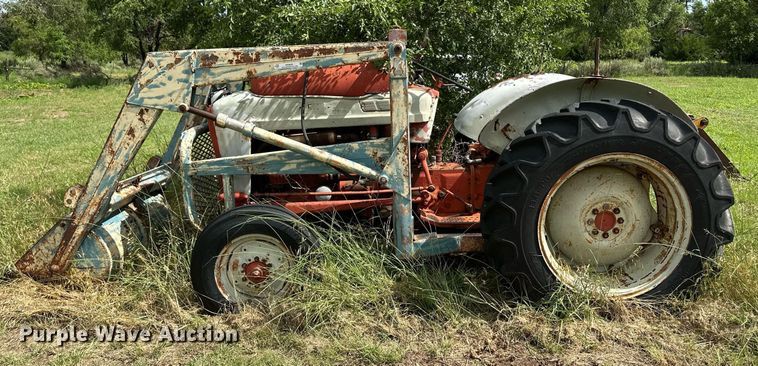 image for item NE9055 Ford 4000  tractor