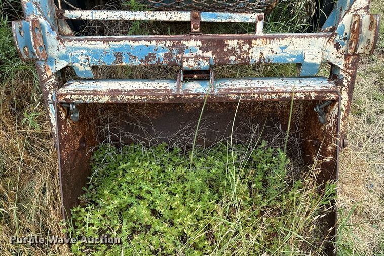 image for item NE9055 Ford 4000  tractor