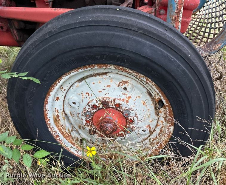 image for item NE9055 Ford 4000  tractor