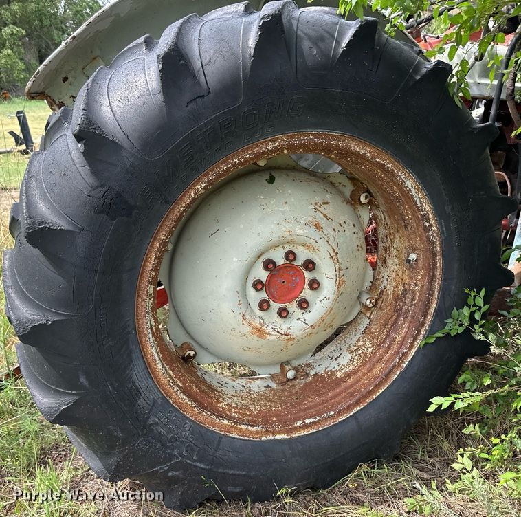 image for item NE9055 Ford 4000  tractor