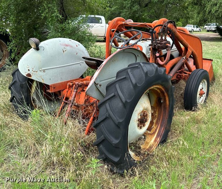 image for item NE9056 1948 Ford 8N  tractor