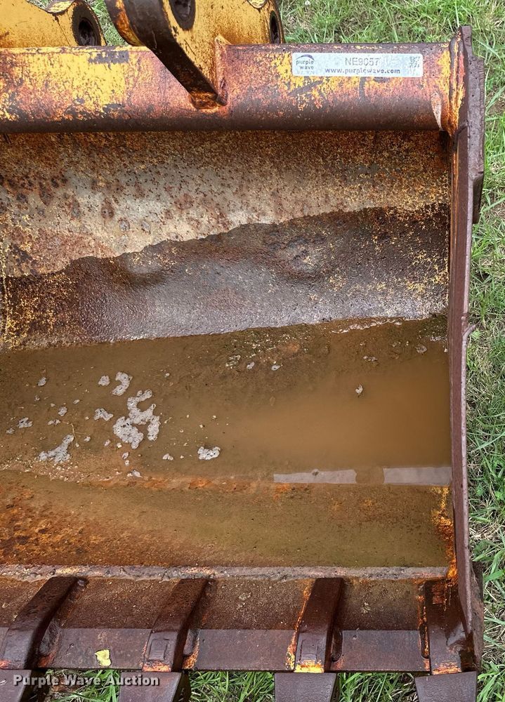 image for item NE9057 Backhoe bucket