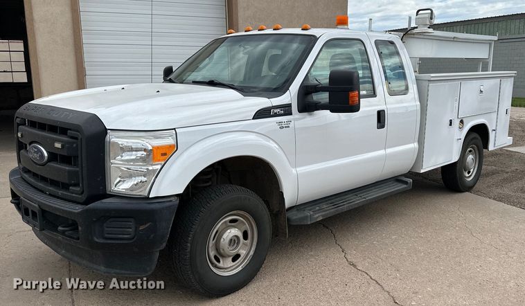 image for item NP9739 2015 Ford F250 Super Duty  SuperCab utility bed pickup truck