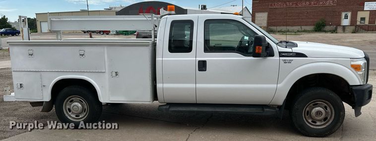 image for item NP9739 2015 Ford F250 Super Duty  SuperCab utility bed pickup truck