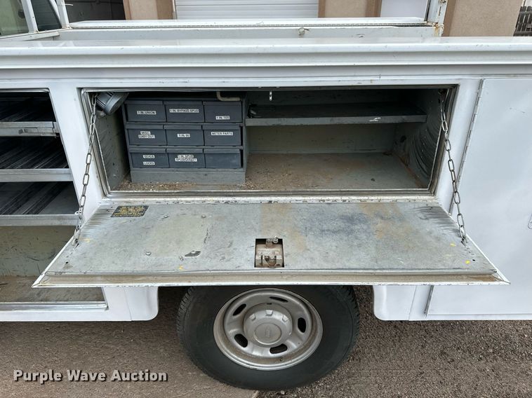 image for item NP9739 2015 Ford F250 Super Duty  SuperCab utility bed pickup truck