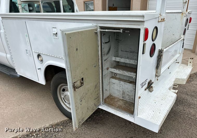 image for item NP9739 2015 Ford F250 Super Duty  SuperCab utility bed pickup truck