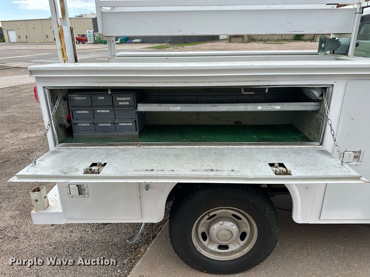 image for item NP9739 2015 Ford F250 Super Duty  SuperCab utility bed pickup truck