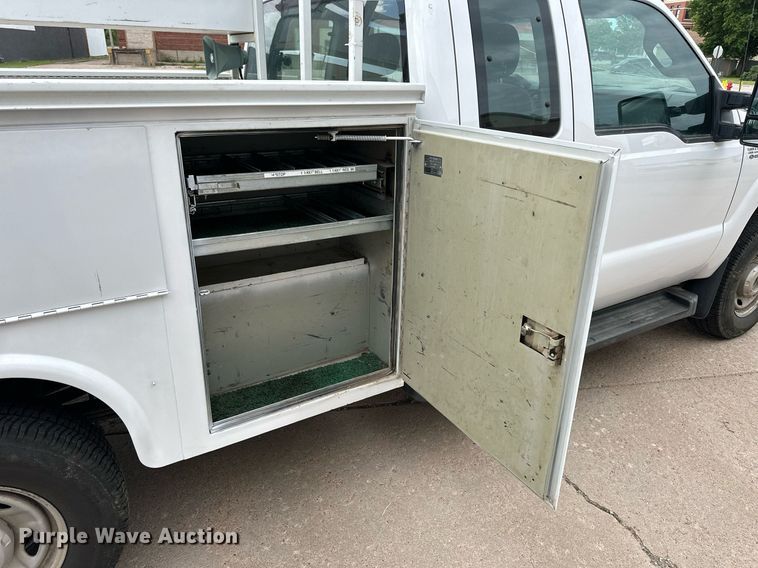 image for item NP9739 2015 Ford F250 Super Duty  SuperCab utility bed pickup truck