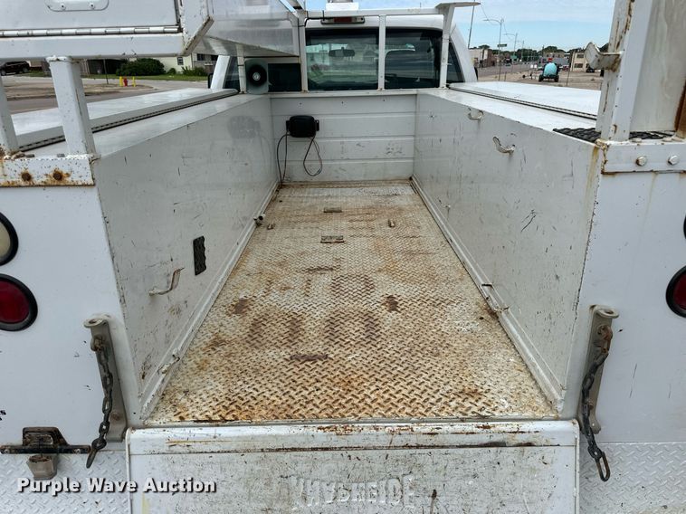 image for item NP9739 2015 Ford F250 Super Duty  SuperCab utility bed pickup truck