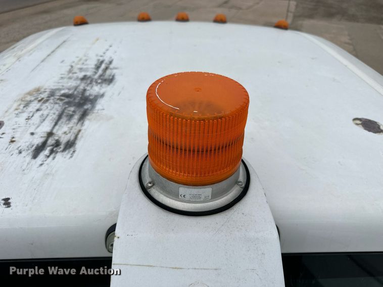 image for item NP9739 2015 Ford F250 Super Duty  SuperCab utility bed pickup truck