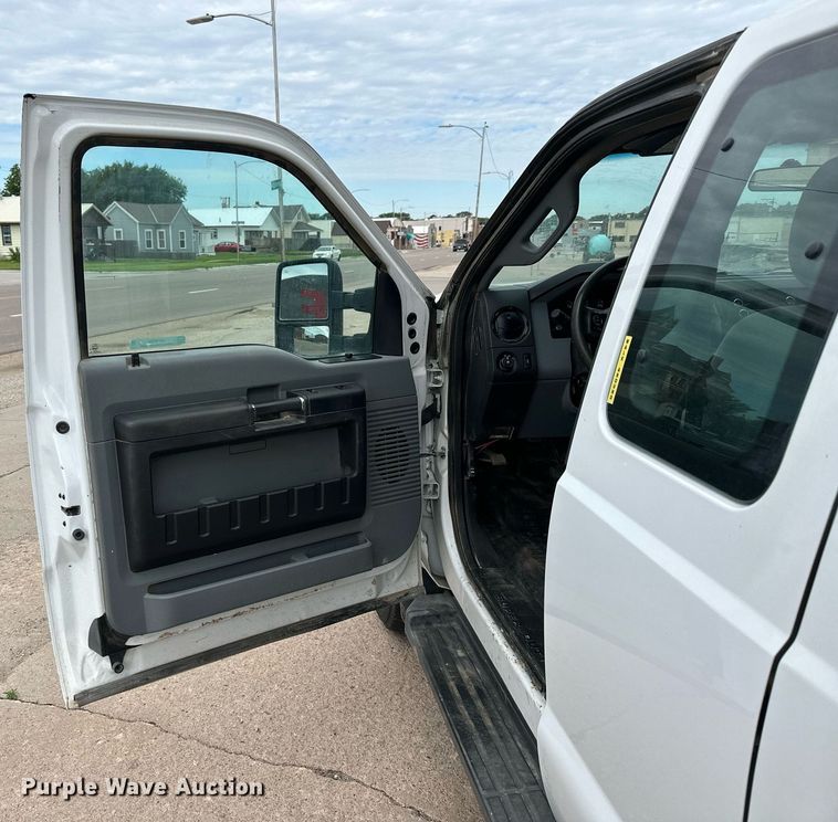 image for item NP9739 2015 Ford F250 Super Duty  SuperCab utility bed pickup truck