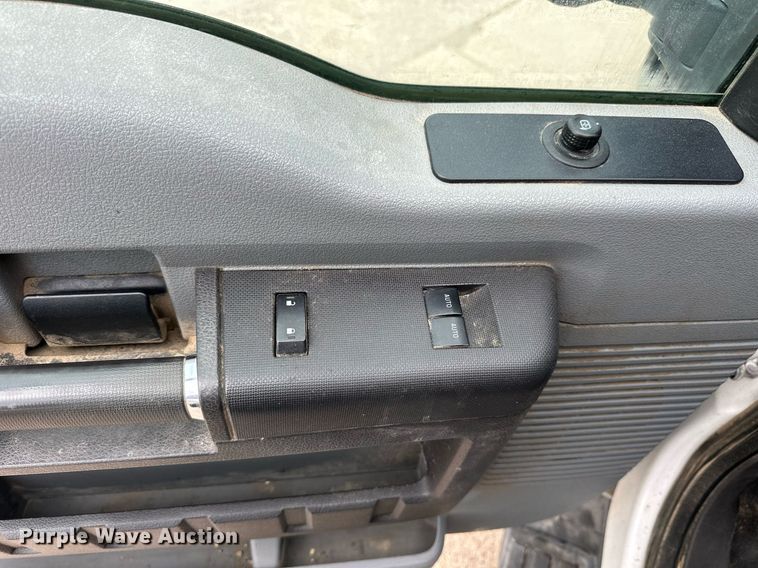 image for item NP9739 2015 Ford F250 Super Duty  SuperCab utility bed pickup truck