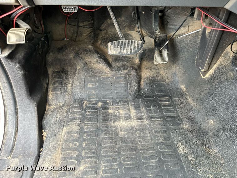 image for item NP9739 2015 Ford F250 Super Duty  SuperCab utility bed pickup truck