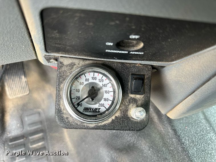 image for item NP9739 2015 Ford F250 Super Duty  SuperCab utility bed pickup truck