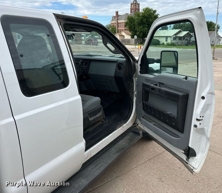 image for item NP9739 2015 Ford F250 Super Duty  SuperCab utility bed pickup truck