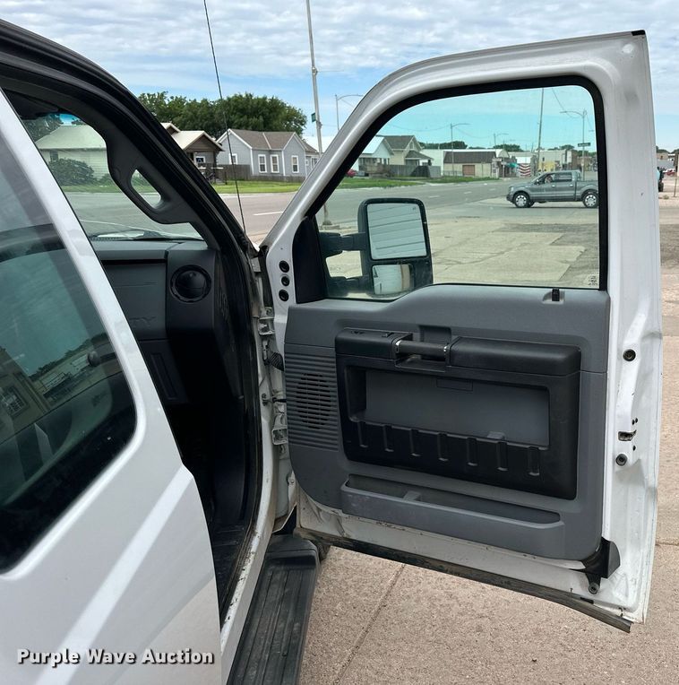 image for item NP9739 2015 Ford F250 Super Duty  SuperCab utility bed pickup truck