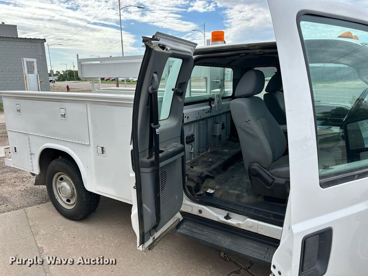 image for item NP9739 2015 Ford F250 Super Duty  SuperCab utility bed pickup truck