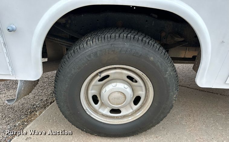 image for item NP9739 2015 Ford F250 Super Duty  SuperCab utility bed pickup truck