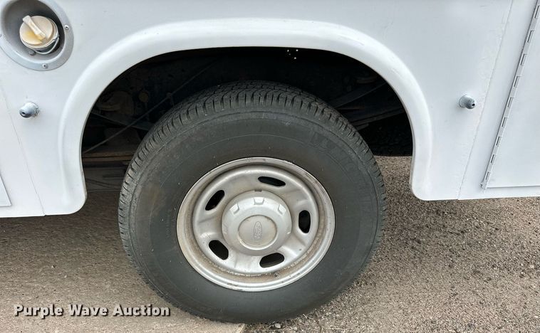 image for item NP9739 2015 Ford F250 Super Duty  SuperCab utility bed pickup truck