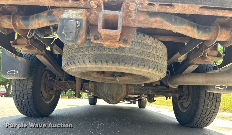 image for item NP9781 2004 Chevrolet Silverado 2500HD  Ext. Cab pickup truck