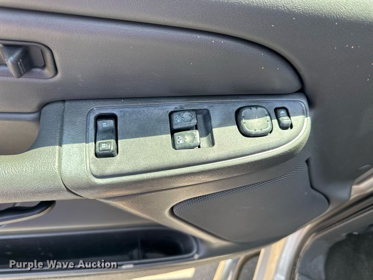 image for item NP9781 2004 Chevrolet Silverado 2500HD  Ext. Cab pickup truck