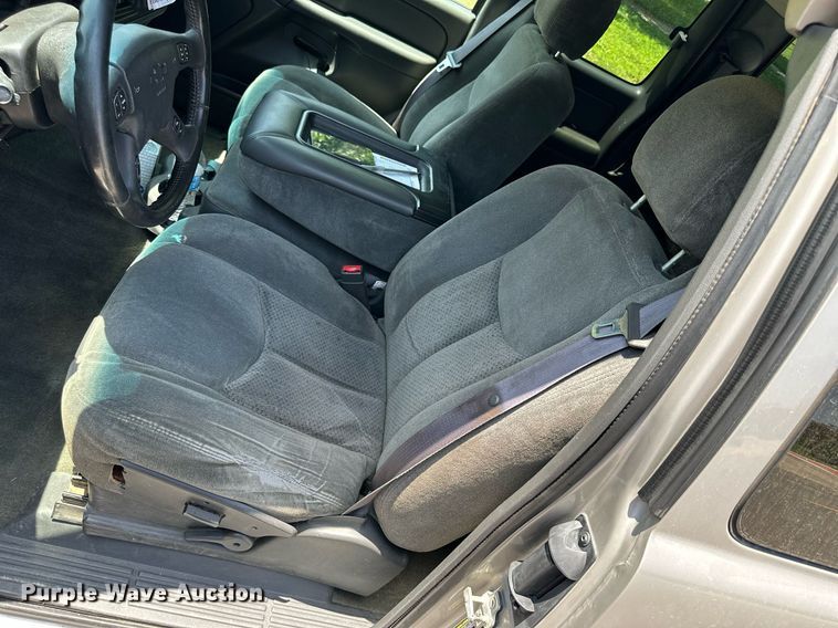 image for item NP9781 2004 Chevrolet Silverado 2500HD  Ext. Cab pickup truck