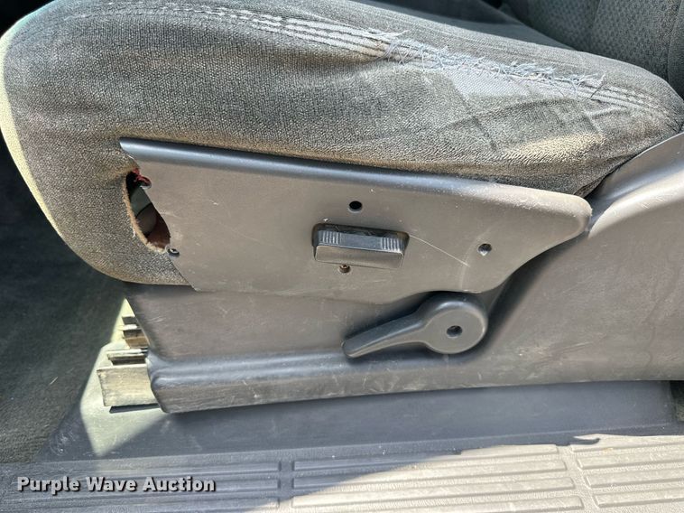 image for item NP9781 2004 Chevrolet Silverado 2500HD  Ext. Cab pickup truck